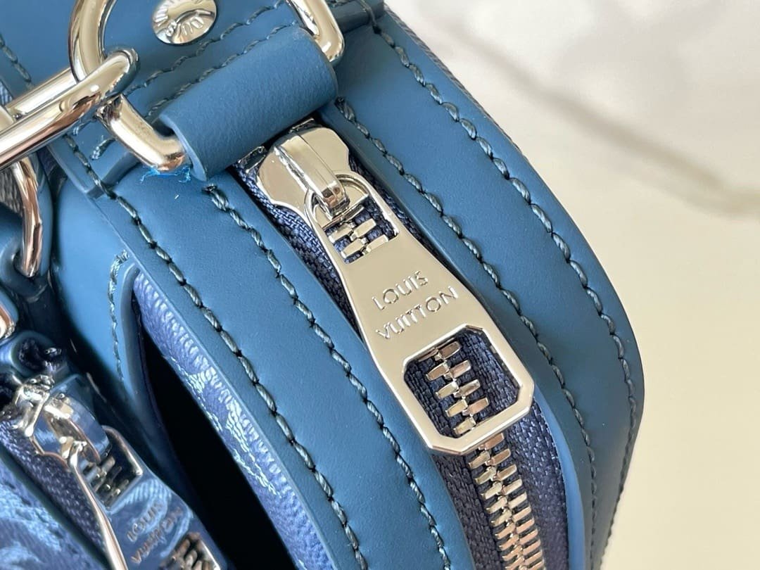 Louis Vuitton M11592 Trio Messenger