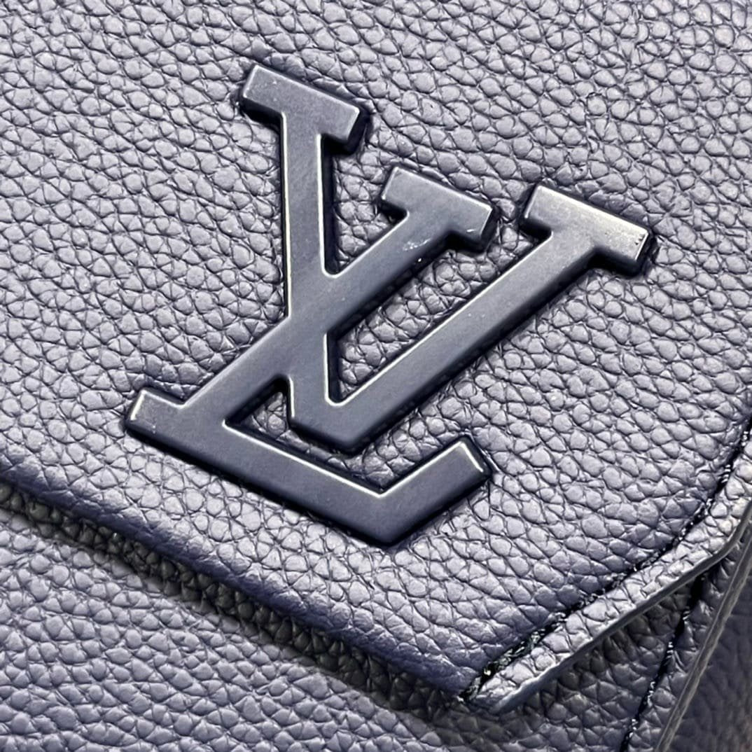 Louis Vuitton M11601 Pilot Slingbag