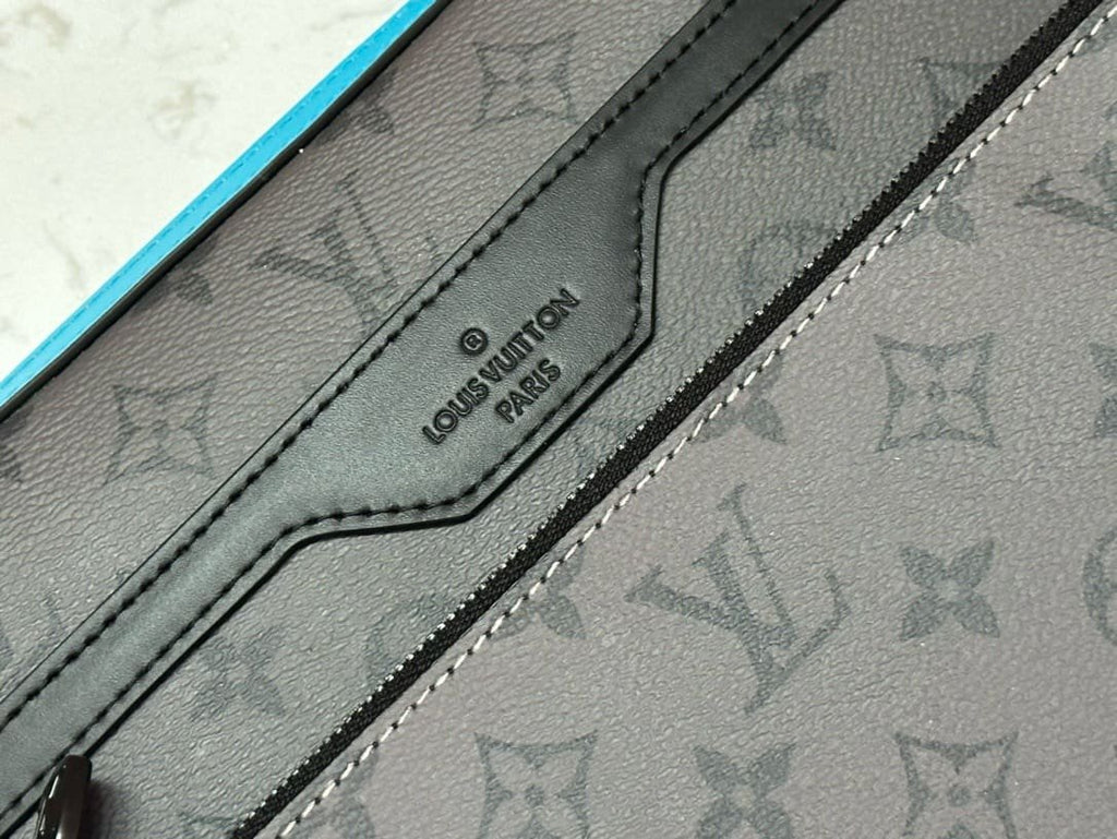 Louis Vuitton M11648 Trio Messenger