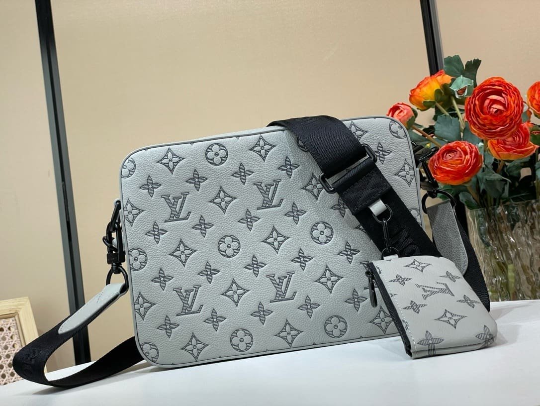 Louis Vuitton M46603 Trio Messenger