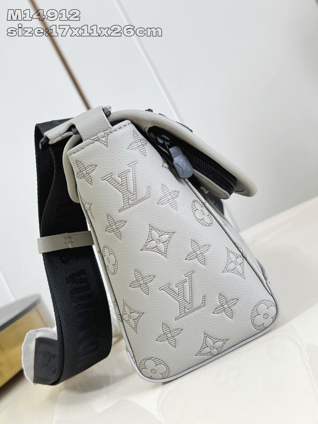 Louis Vuitton M14912 Pulse Messenger