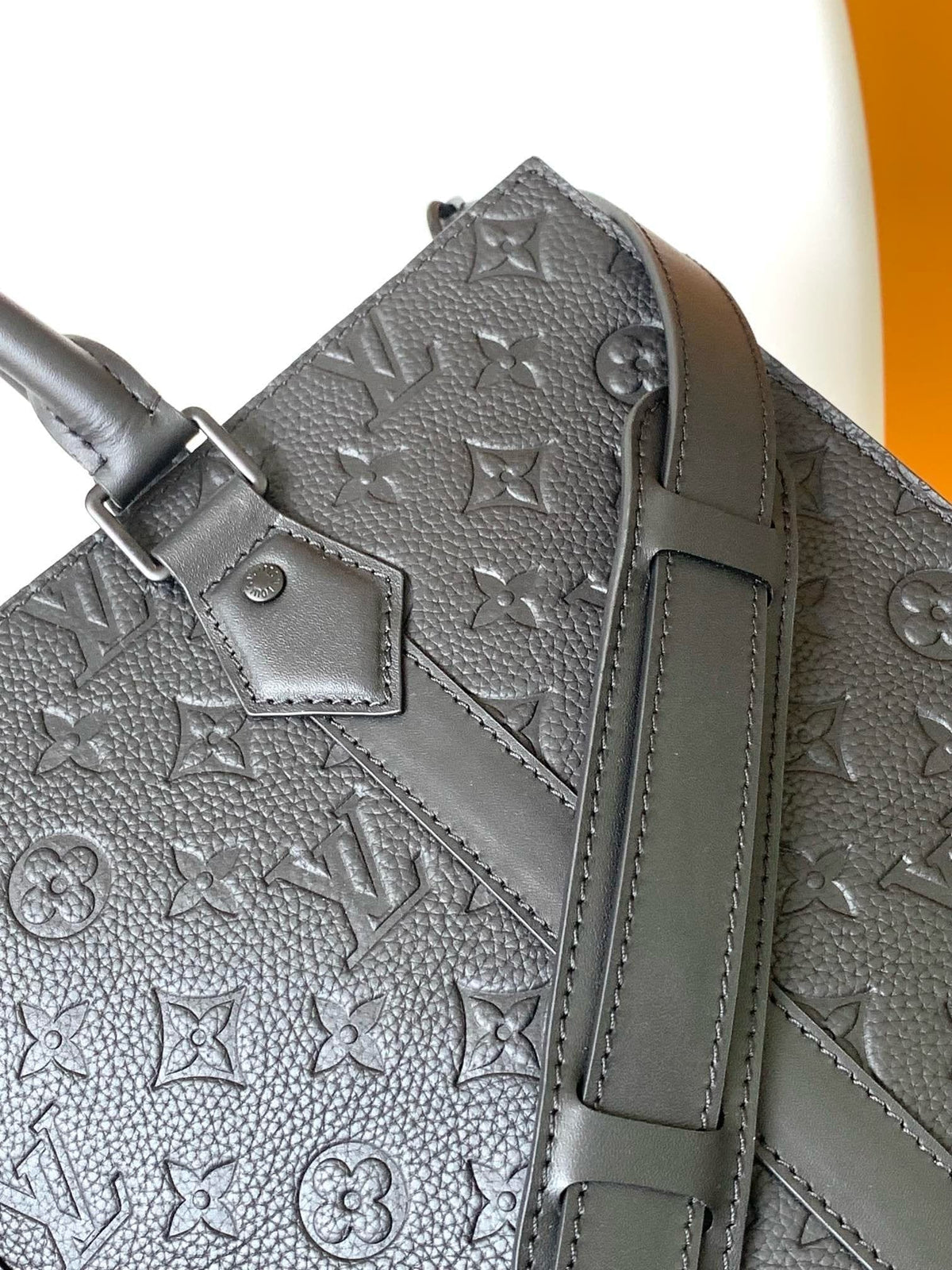 Louis Vuitton M21866 Sac Plat NV