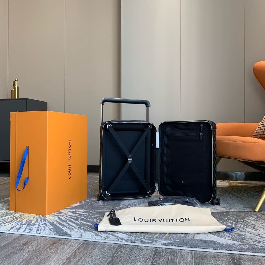 Louis Vuitton M23002 Horizon 55