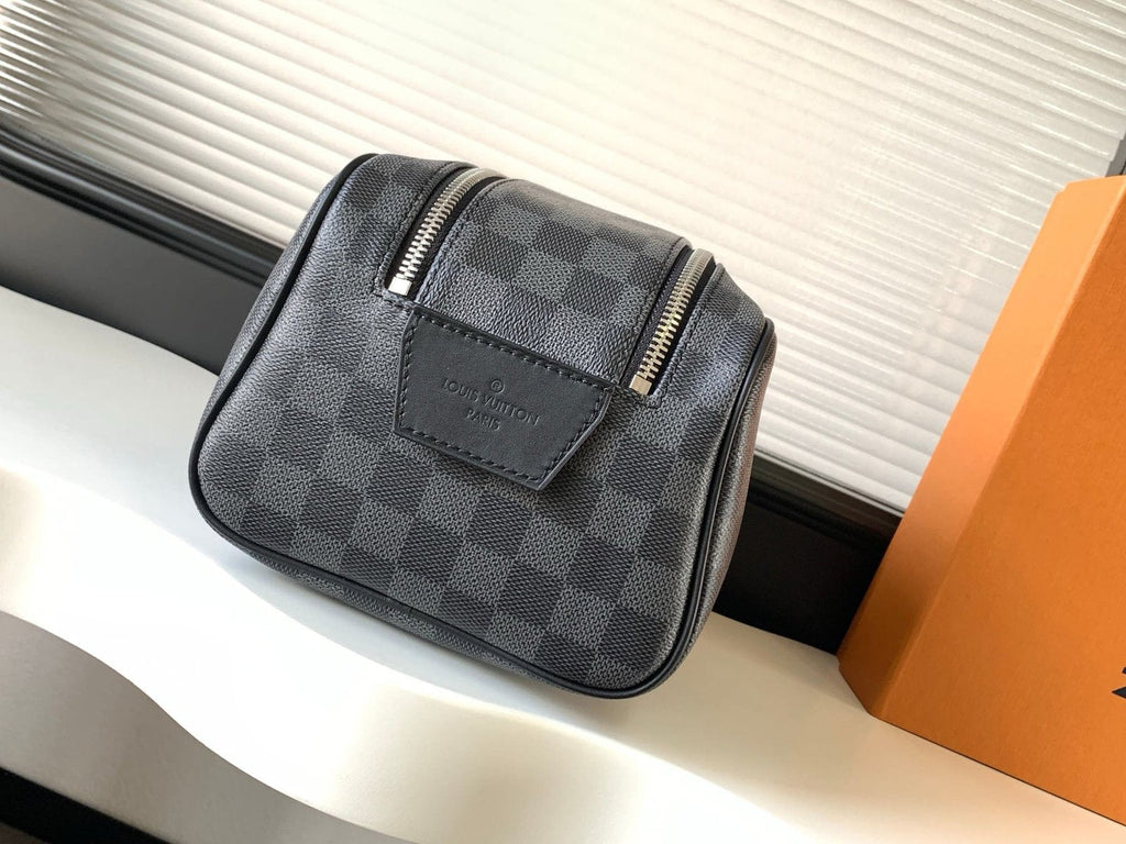 Louis Vuitton N40127 DOPP toiletry bag