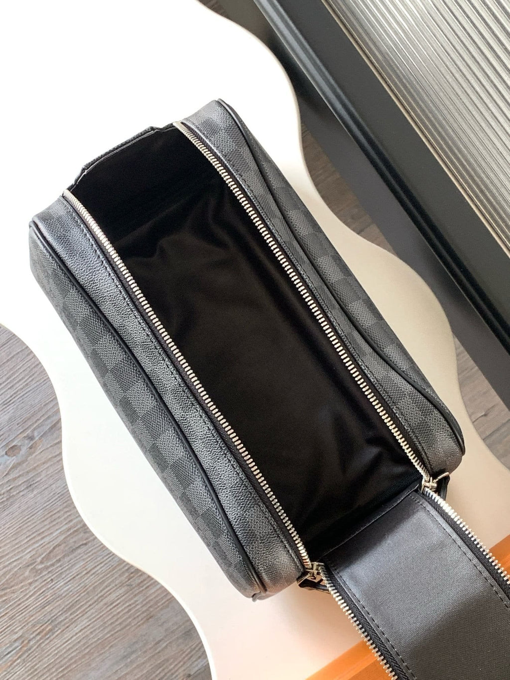 Louis Vuitton N40127 DOPP toiletry bag