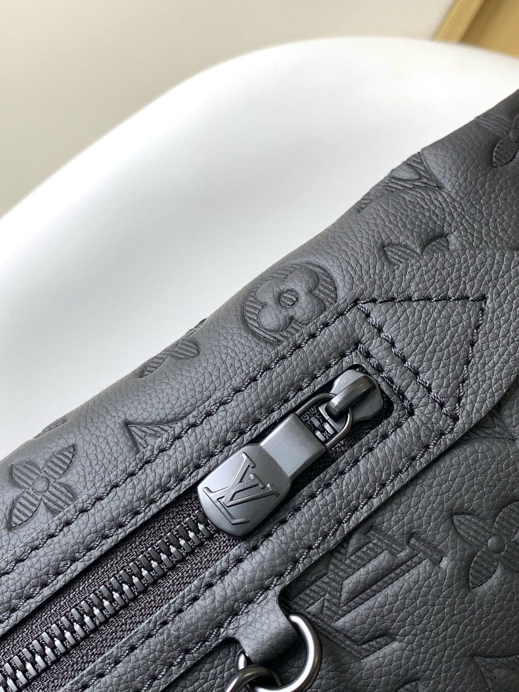 Louis Vuitton M21890 Duo Slingbag