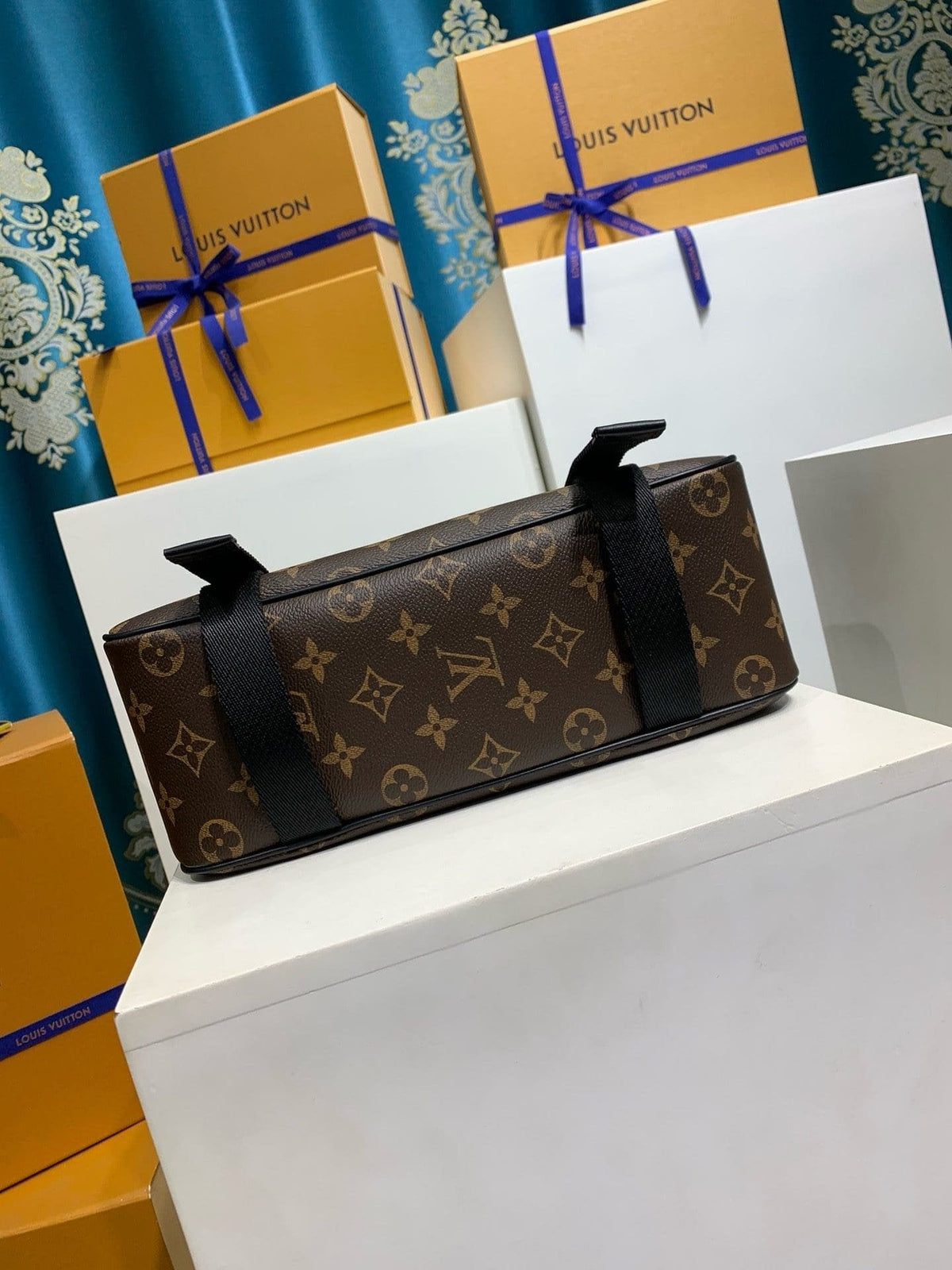Louis Vuitton M46972 LV Trail Messenger