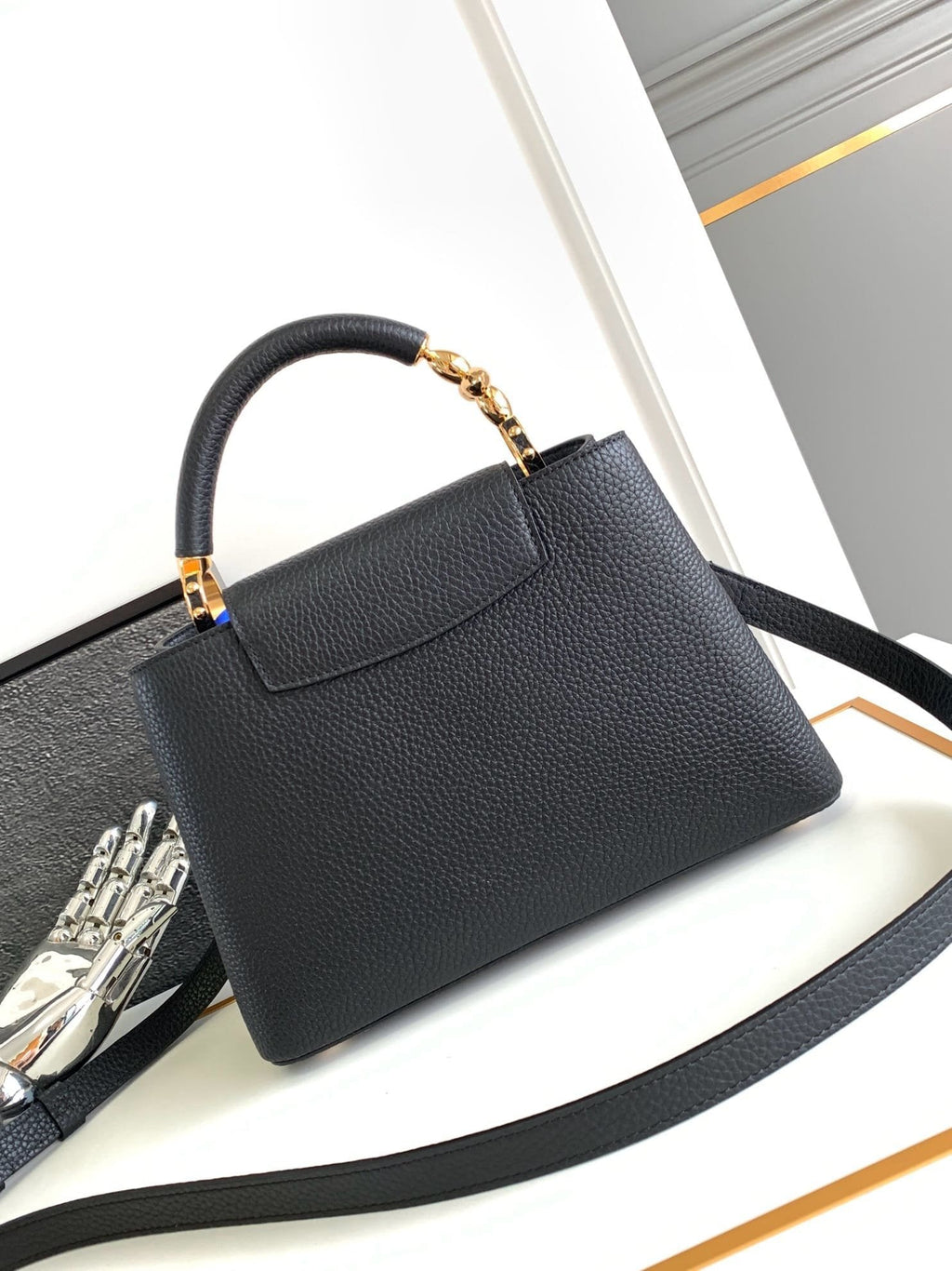 Louis Vuitton M24698 Capucines BB