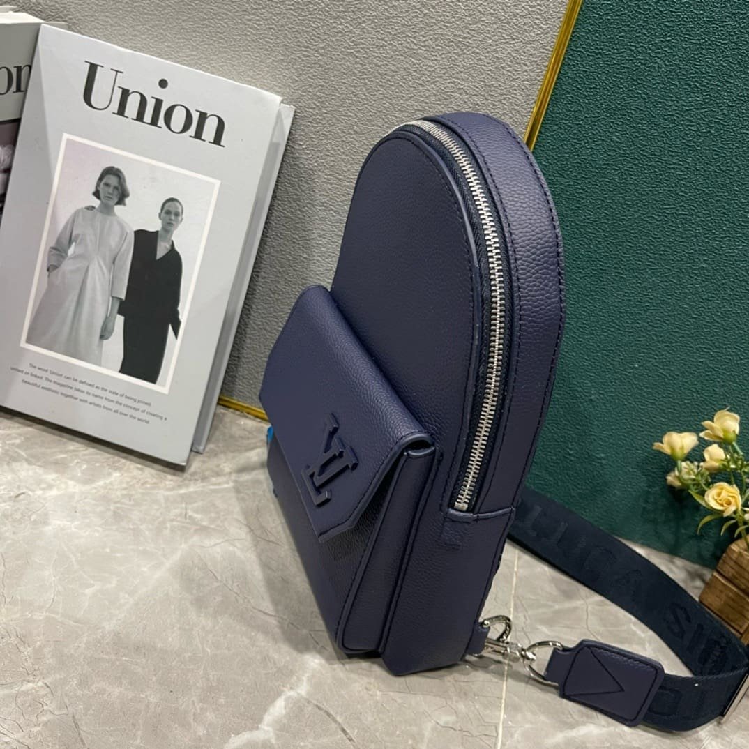 Louis Vuitton M11601 Pilot Slingbag