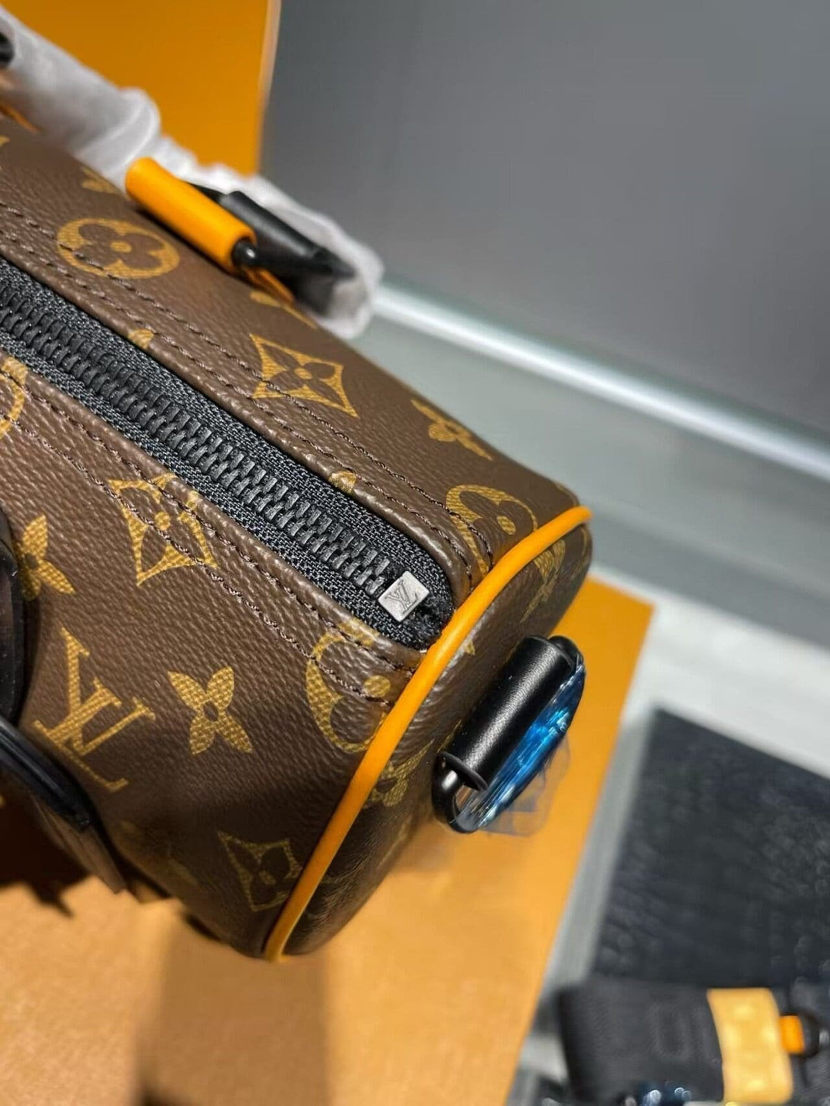 Louis Vuitton M46687 Keepall Bandoulière 25