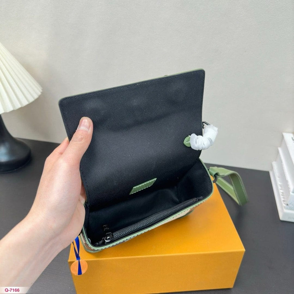 Louis Vuitton M83172 Steamer Wearable Wallet